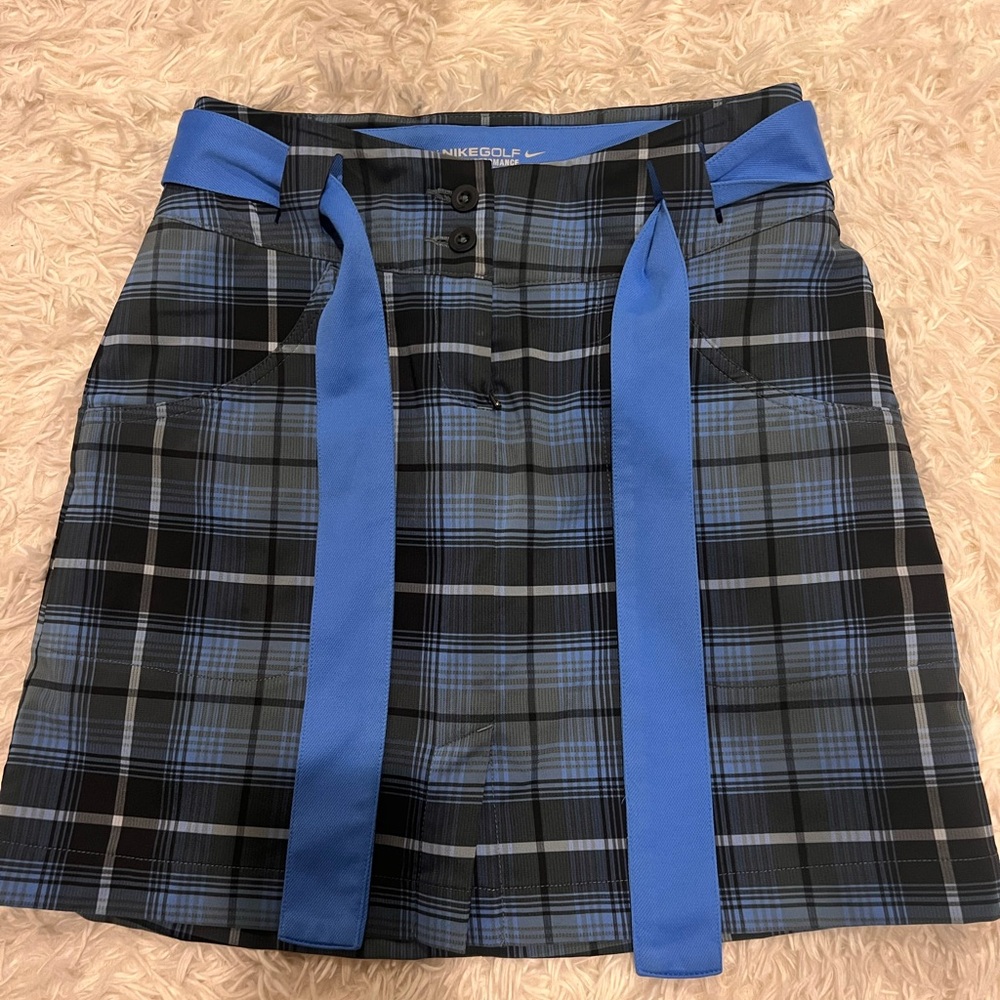Nike Women’s golf skirt with built in shorts underneath. Size 0.
